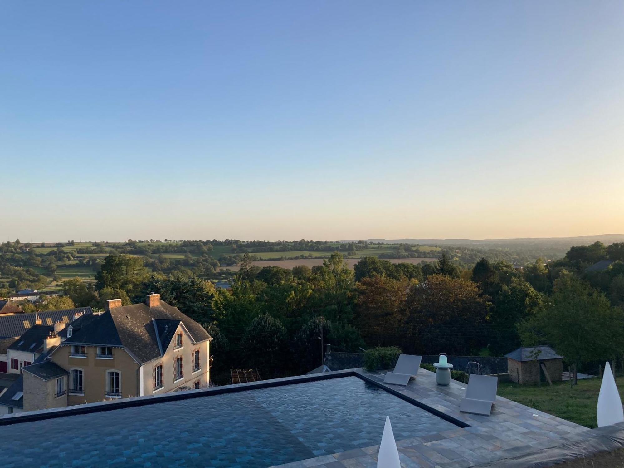 La Demeure Bed & Breakfast Sille-le-Guillaume ภายนอก รูปภาพ