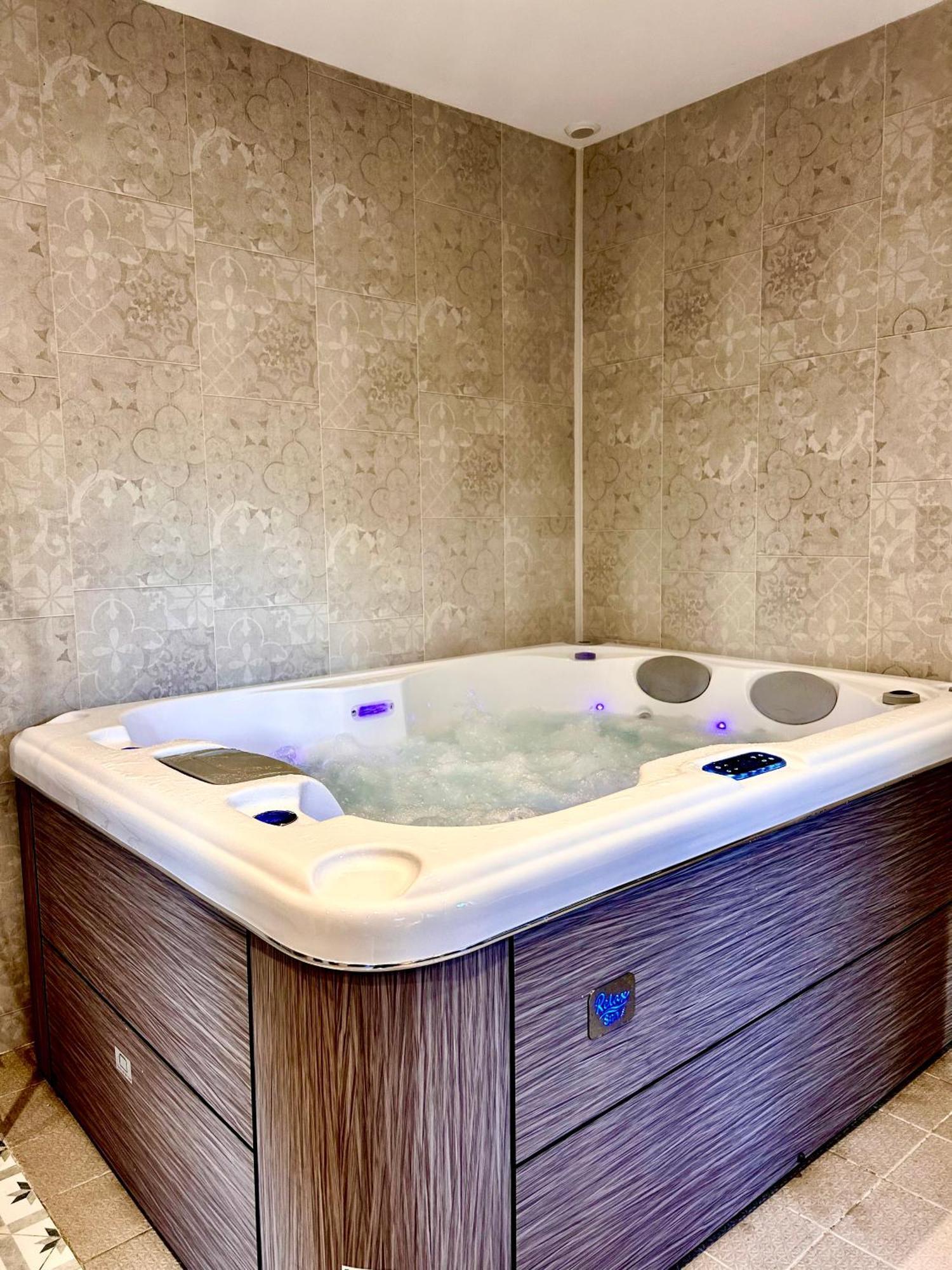 La Demeure Bed & Breakfast Sille-le-Guillaume ภายนอก รูปภาพ